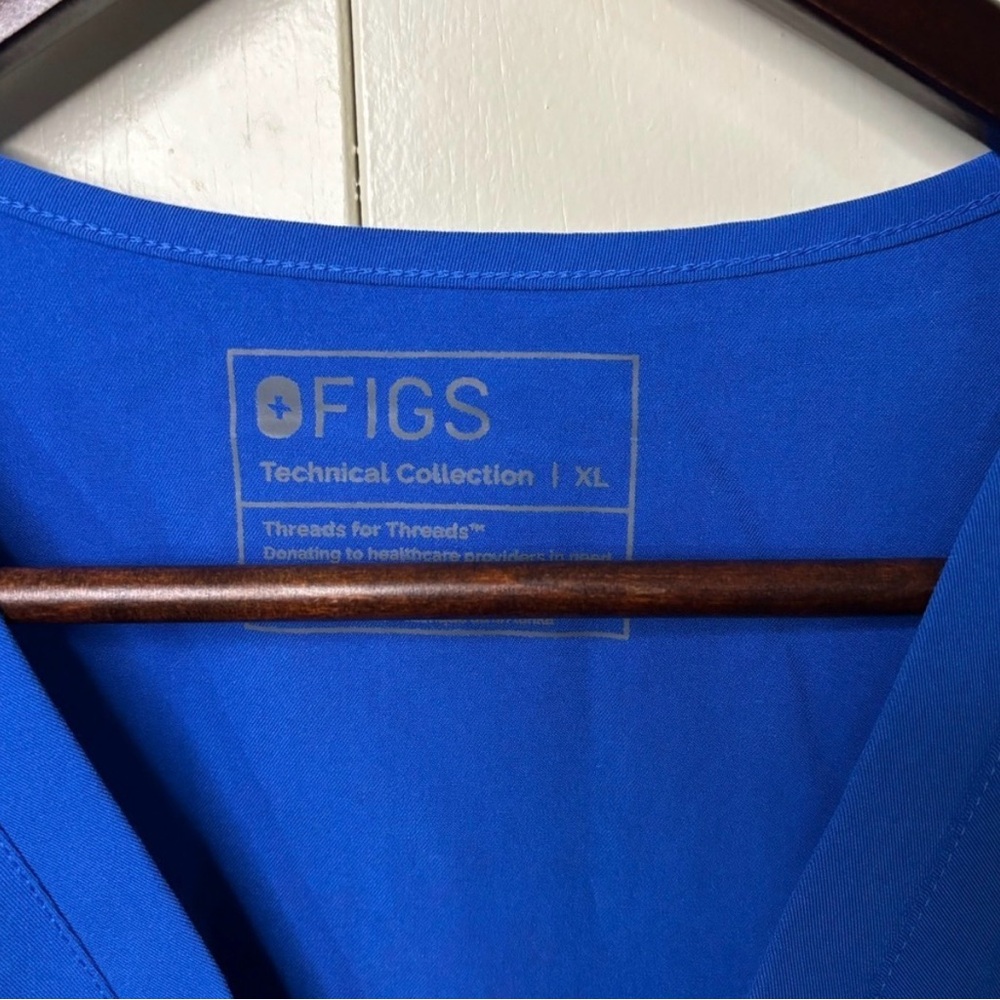 Figs Casma Women's Scrub Top - Picture 3 of 3
